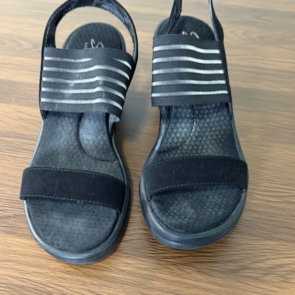 Skechers Memory Foam Black Wedge Sandals‎ Sz 7